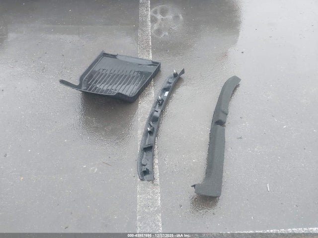 7SAYGDEE8SF238602 Tesla Model Y Long Range Dual Motor All-wheel Drive