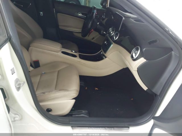 2014 MERCEDES-BENZ CLA 250 WDDSJ4GB9EN136499 Photo 4