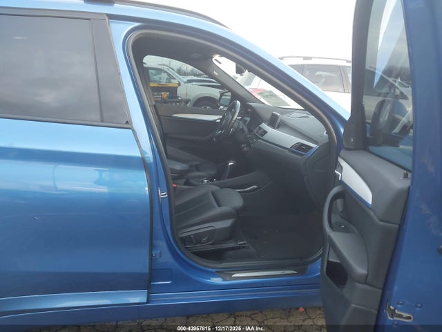 2017 BMW X1 WBXHT3C35H5F81680 Photo 4