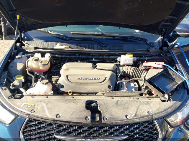 2023 Chrysler Pacifica Hybrid Touring L მანქანა იყიდება აუქციონზე, vin: 2C4RC1L77PR630840, აუქციონის ნომერი: 43957844