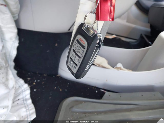 2023 Chrysler Pacifica Hybrid Touring L მანქანა იყიდება აუქციონზე, vin: 2C4RC1L77PR630840, აუქციონის ნომერი: 43957844