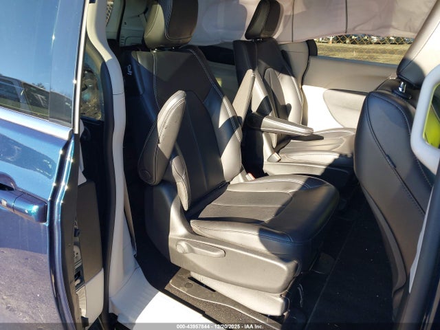 2023 Chrysler Pacifica Hybrid Touring L მანქანა იყიდება აუქციონზე, vin: 2C4RC1L77PR630840, აუქციონის ნომერი: 43957844