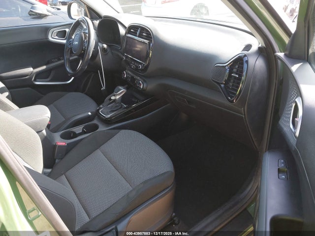 KNDJ23AU7N7151580 KIA Soul X-line