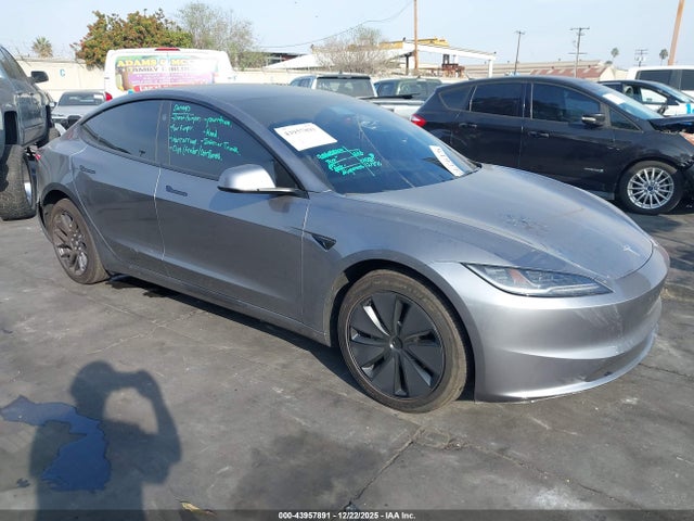 2025 TESLA MODEL 3 5YJ3E1EAXSF025000 Photo 0