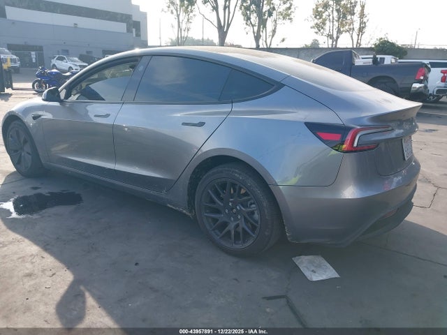 2025 TESLA MODEL 3 5YJ3E1EAXSF025000 Photo 2