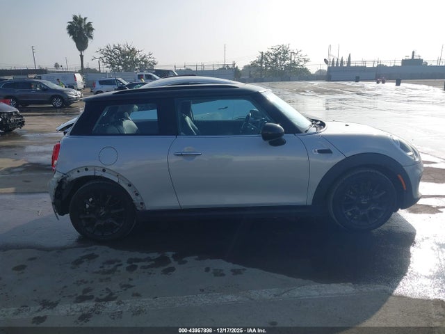WMWXP5C5XK2H30083 Mini Hardtop Cooper