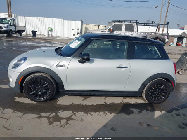 WMWXP5C5XK2H30083 Mini Hardtop Cooper