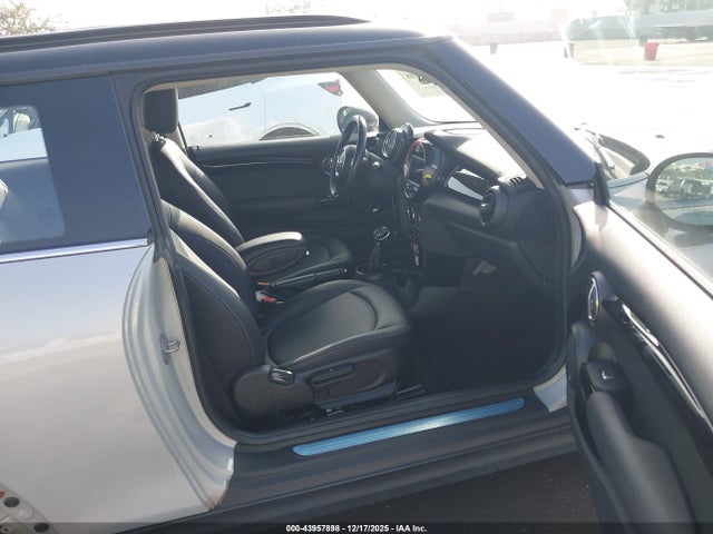 WMWXP5C5XK2H30083 Mini Hardtop Cooper