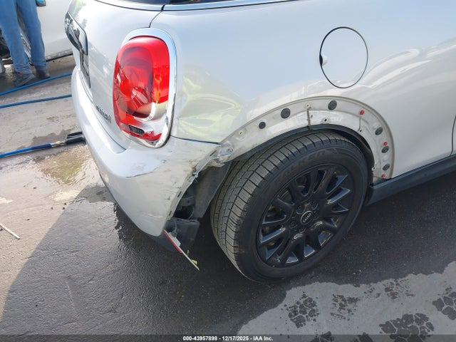 WMWXP5C5XK2H30083 Mini Hardtop Cooper
