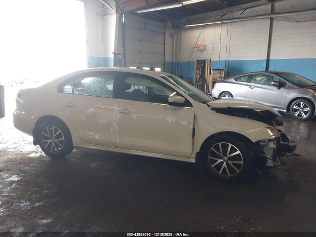 Продажа на аукционе авто 2017 Volkswagen Jetta 1.4t Se, vin: 3VWDB7AJ2HM205207, номер лота: 43958090