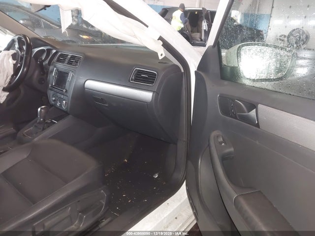 Продажа на аукционе авто 2017 Volkswagen Jetta 1.4t Se, vin: 3VWDB7AJ2HM205207, номер лота: 43958090