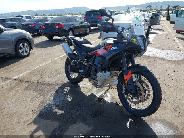 KTM Adventure 790 2024 LCETS7405RH718717 main image