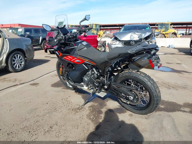 KTM Adventure 790 2024 LCETS7405RH718717 Image 3
