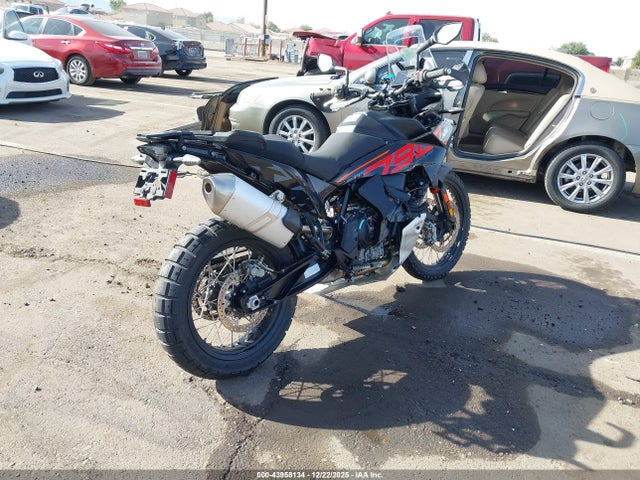 KTM Adventure 790 2024 LCETS7405RH718717 Image 4