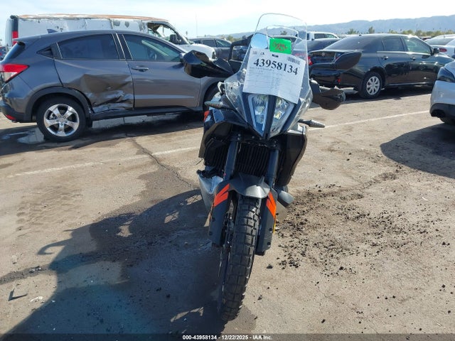 KTM Adventure 790 2024 LCETS7405RH718717 Image 5