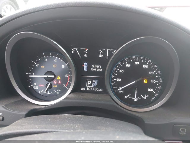 JTMHY7AJ0E4022155 Toyota Land Cruiser V8