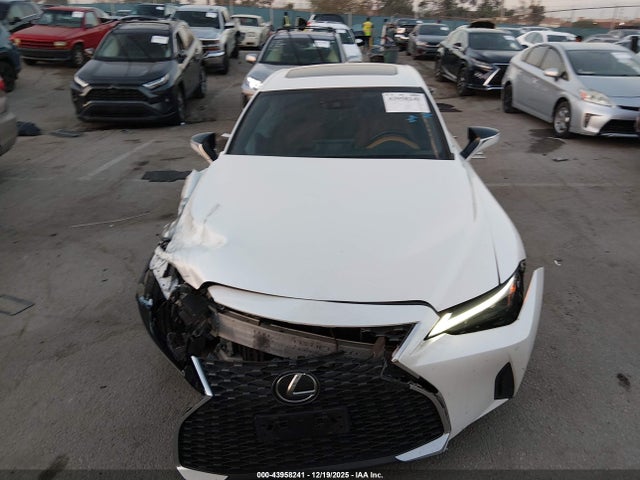 Lexus IS 300 2021 JTHC81F28M5046705 Image 12