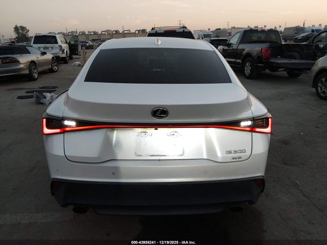 Lexus IS 300 2021 JTHC81F28M5046705 Image 16
