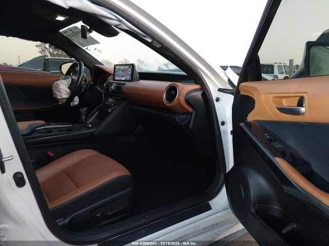Lexus IS 300 2021 JTHC81F28M5046705 Image 5