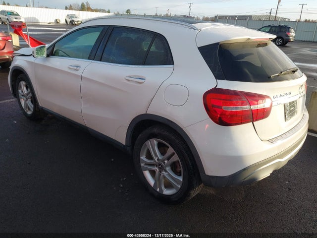 2018 MERCEDES-BENZ GLA 250 WDCTG4GB1JJ515134 Photo 2