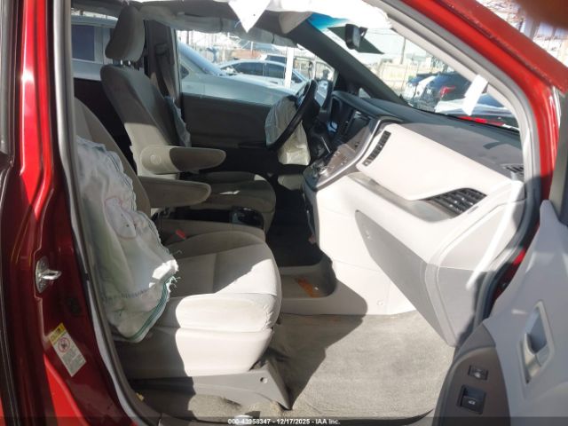 2017 TOYOTA SIENNA 5TDKZ3DC0HS807762 Photo 4