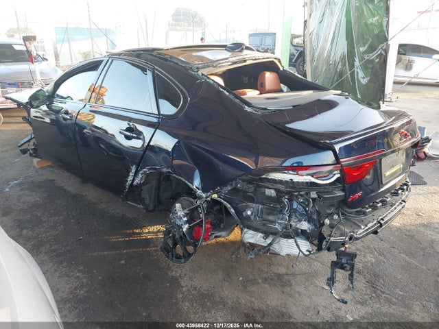 2022 JAGUAR XF SAJBL4GX2NCY90888 Photo 2