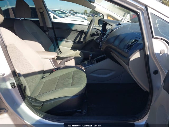KNAFK4A69F5412148 KIA FORTE LX