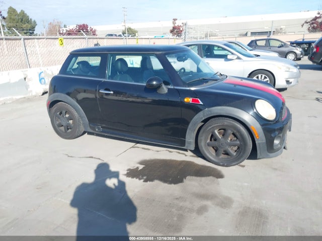 2009 MINI COOPER WMWMF33559TU73104 Photo 0