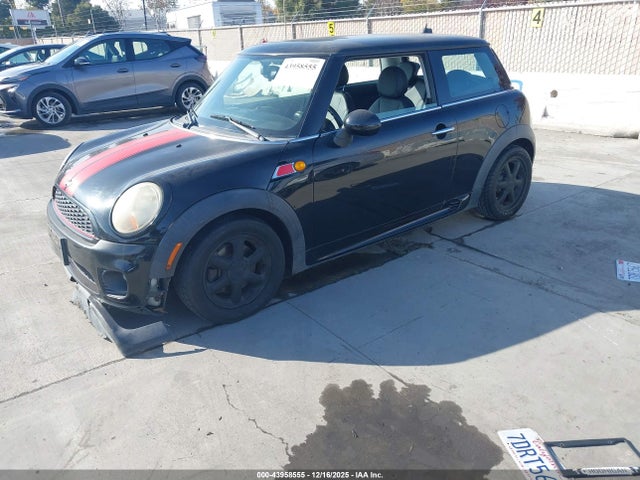 2009 MINI COOPER WMWMF33559TU73104 Photo 1