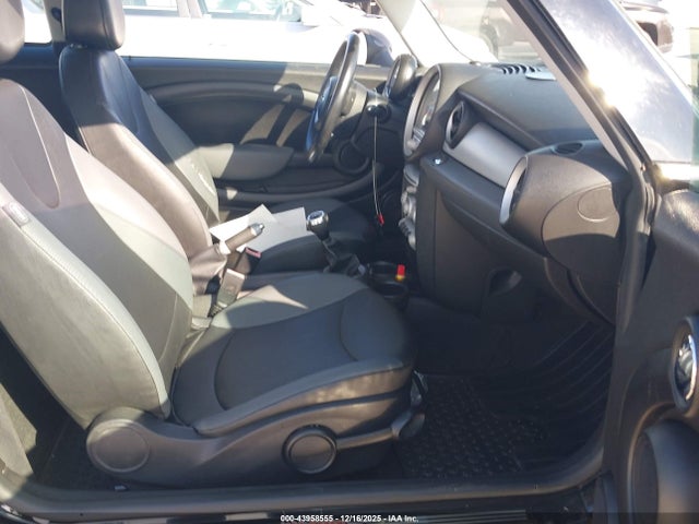 2009 MINI COOPER WMWMF33559TU73104 Photo 4
