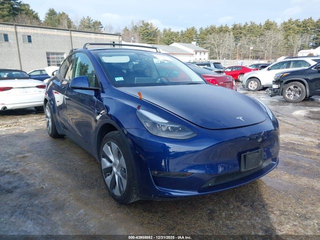 2023 TESLA MODEL Y 7SAYGDEE9PF758475 Photo 0