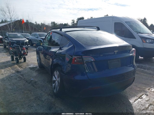 2023 TESLA MODEL Y 7SAYGDEE9PF758475 Photo 2