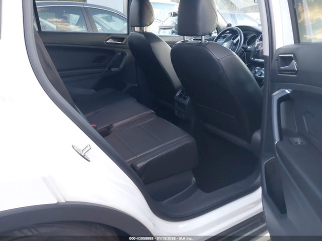 3VV2B7AX1JM006610 Volkswagen Tiguan 2.0t Se/2.0t Sel