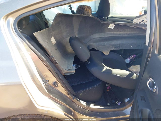3N1CN7AP6FL881658 Nissan Versa 1.6 Sv