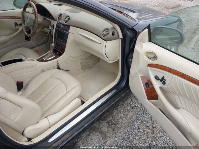 2009 MERCEDES-BENZ CLK 550 WDBTK72G19T101553 Photo 4