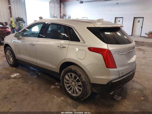 2018 CADILLAC XT5 1GYKNCRS0JZ246487 Photo 2