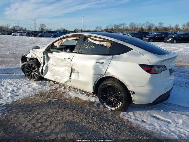 2020 TESLA MODEL Y 5YJYGDEE3LF017097 Photo 2