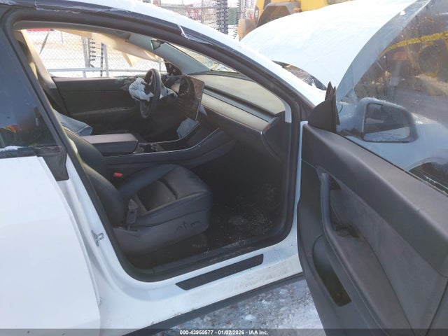 2020 TESLA MODEL Y 5YJYGDEE3LF017097 Photo 4