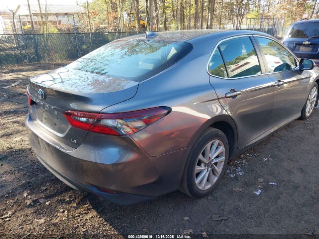 2021 TOYOTA CAMRY 4T1C11AK5MU604069 Photo 3