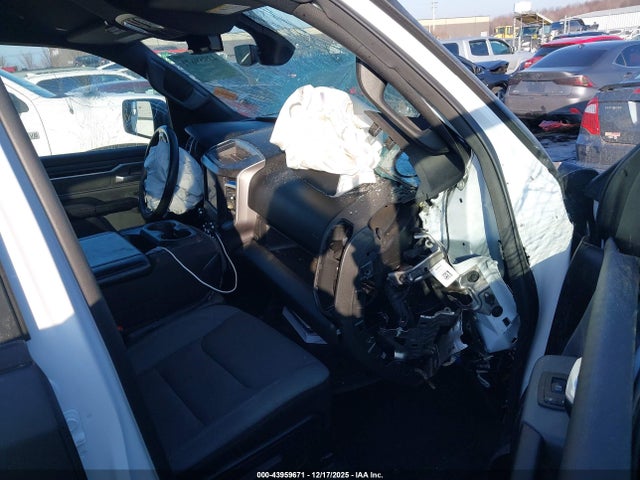 2023 RAM 1500 1C6RRFFGXPN518979 Photo 4