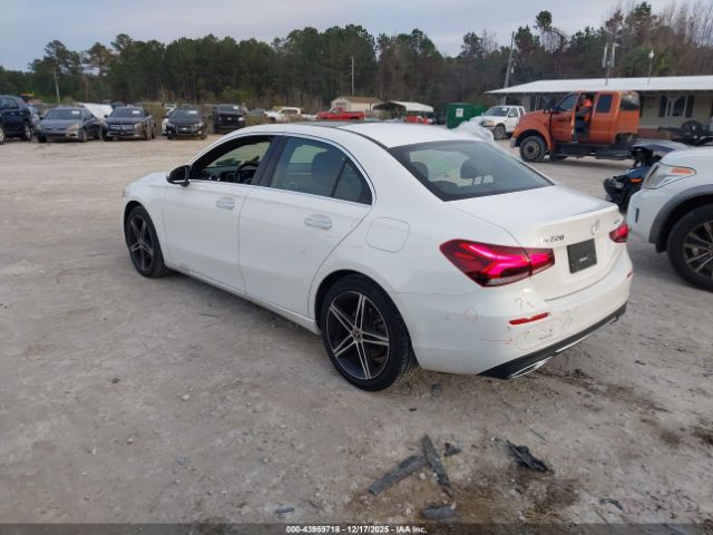 2022 MERCEDES-BENZ A 220 W1K3G4FB9NJ349058 Photo 2