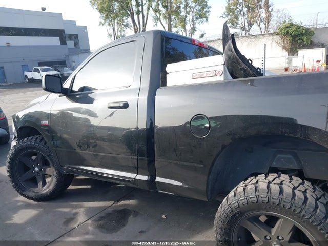 3C6JR6AT3KG722879 RAM 1500 Classic Tradesman 4x2 6&#039;4 Box