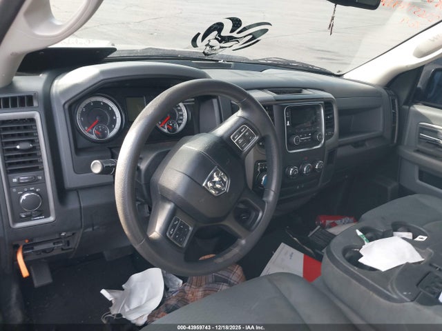 3C6JR6AT3KG722879 RAM 1500 Classic Tradesman 4x2 6&#039;4 Box