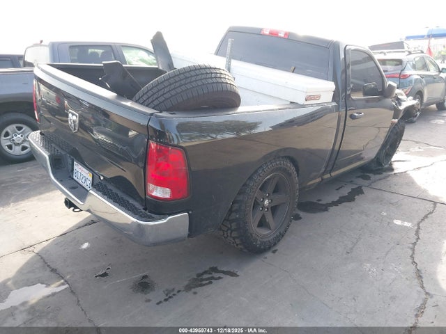 3C6JR6AT3KG722879 RAM 1500 Classic Tradesman 4x2 6&#039;4 Box