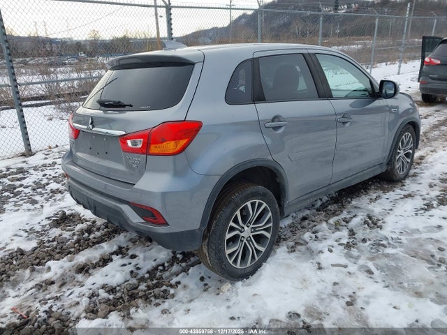 2018 MITSUBISHI OUTLANDER SPORT JA4AR3AW1JZ002460 Photo 3