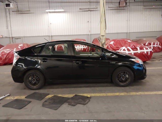 Toyota Prius Three 2014 JTDKN3DU1E1808710 Image 13