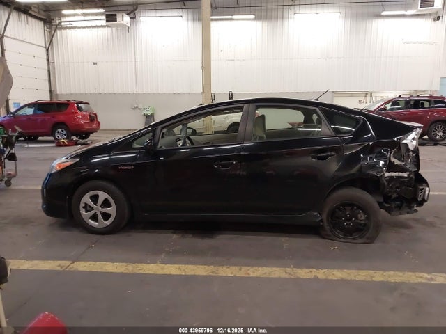 Toyota Prius Three 2014 JTDKN3DU1E1808710 Image 14