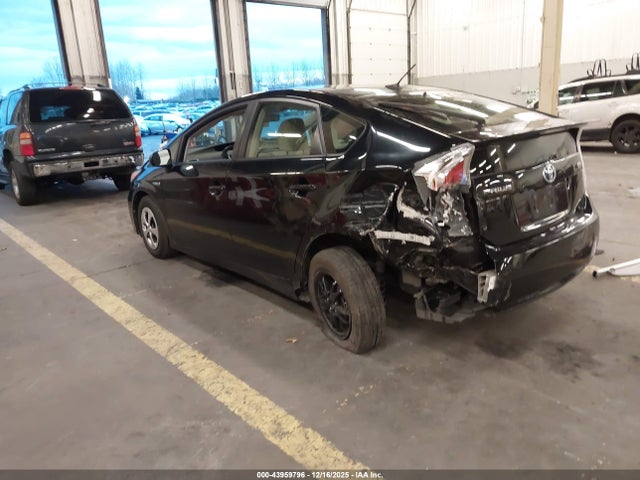 Toyota Prius Three 2014 JTDKN3DU1E1808710 Image 3