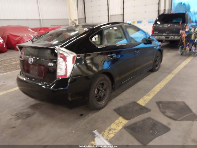 Toyota Prius Three 2014 JTDKN3DU1E1808710 Image 4