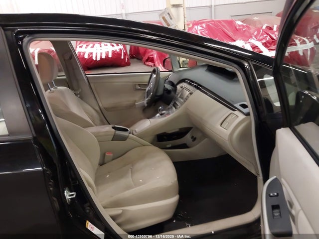 Toyota Prius Three 2014 JTDKN3DU1E1808710 Image 5